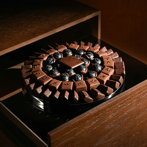 Plateau de Chocolats Assortis de Luxe, Boîte Cadeau en Bois, Chocolats Gourmands, Plateau Cadeau pour les Fêtes, Vente en Gros - Product Image 1