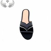 Sandales plates à strass tendance et respirantes, un nouveau style de chaussures pour femmes, et des pantoufles pour femmes résistantes à l'usure