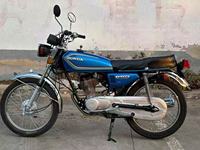 Moto HondaA CG125 125cc avec une vitesse maximale de plus de 100 km/h