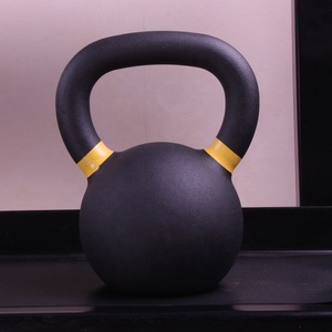 China Proveedor de oro Gimnasio Kettlebell Hierro fundido Recubierto de polvo negro para ejercicio de fuerza - Product Image 1