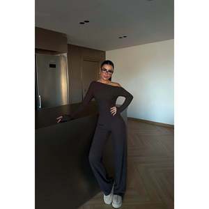 Ensemble de costume pantalon pour femme, couleur brun foncé - Product Image 2