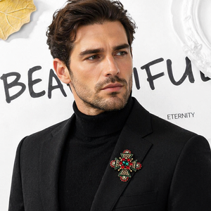Broche Elegante Dourado com Cruz Vermelha Retrô, Flor e Cristal de Strass, em Liga de Zinco, para Casaco/Terno, Presente de Casamento e Noivado - Product Image 6