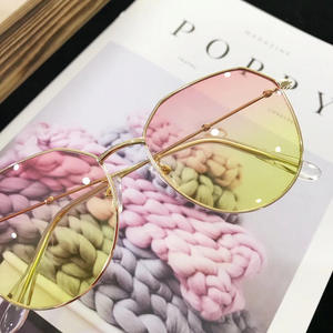 Gafas de sol irregulares para mujer, montura de metal dorado, protección UV400 tipo 3, ligeras, diseño cuadrado a la moda - Product Image 3