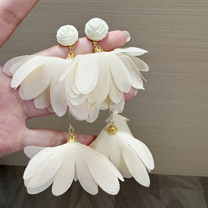 Bông Tai Tua Rua Hoa Vải Bông Tai Tua Rua Bông tai hoa hồng đỏ bông tai Stud cao cấp thích hợp - Product Image 3