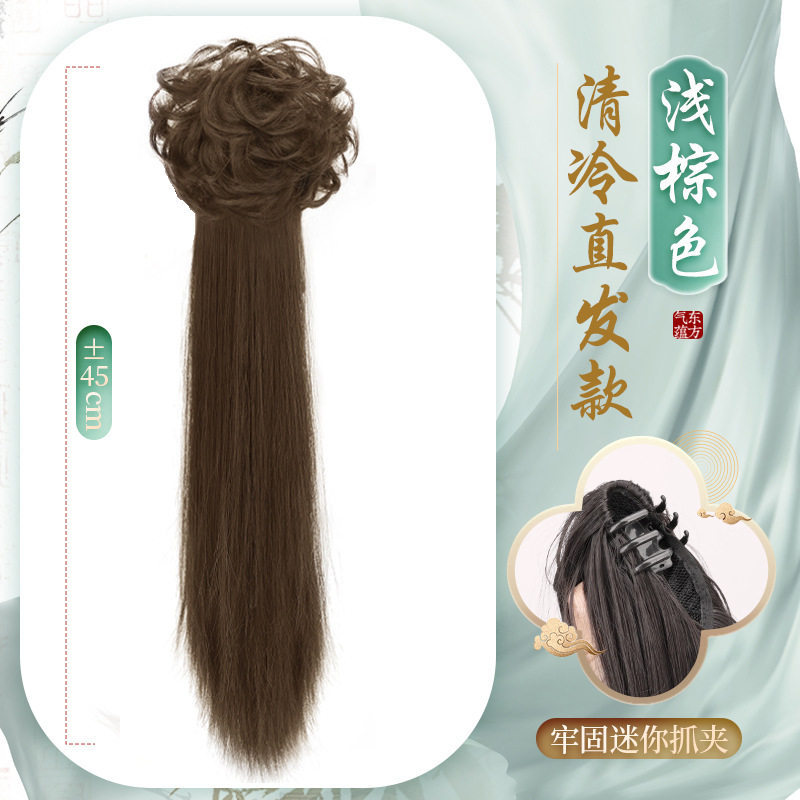 Cheveux raides châtain clair