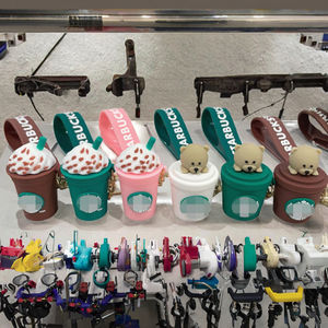 LLavero de oso de dibujos animados lindo Oso de goma de PVC 3D con aleación de Starbuck impresión en offset elegante llavero de <span class=keywords><strong>helado</strong></span> encanto - Product Image 3