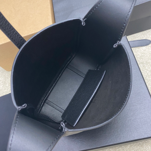 Sac à bandoulière de texture luxueuse, fabrication exquise, soulignant le charme des femmes - Product Image 2