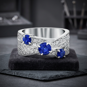 Anillo de Zafiro de Lujo para Mujer con Diamantes Redondos de Corte Brillante Engastados en Puntas, Anillo de Compromiso con Piedra Preciosa - Product Image 3