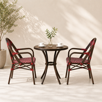 Chaise de bistrot française rouge et blanche à carreaux vichy, fauteuil en rotin PE avec structure en aluminium, pour extérieur, jardin, terrasse, café, salle à manger