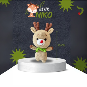 Porte-clés en amigurumi fait main Niko renne, crochet en coton naturel, breloque pour sac, jouet en peluche mignon, cadeau pour enfants, Muses Made, boîte en carton - Product Image 3