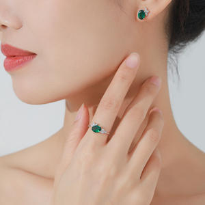 แหวนและต่างหูเงินแท้ S925 ประดับมรกตสไตล์วินเทจ ขายดี เหมาะสำหรับเป็นของขวัญวันวาเลนไทน์สำหรับผู้หญิง - Product Image 4