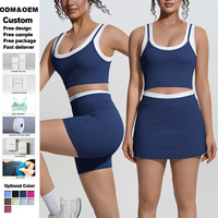 Ensemble Athlétique Personnalisé pour Femme : Débardeur Court Rembourré à Col Carré et Jupe de Tennis avec Short Intégré – Plusieurs Couleurs, Idéal pour l'Entraînement et le Sport