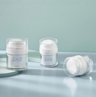 Flacon pompe en acrylique personnalisé avec pulvérisateur pour sérum de soin de la peau, idéal pour l'hydratation extérieure et les emballages de remplissage d'eau.