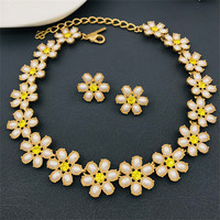 Elegante Europese Amerikaanse Oscar nieuwe modekleurige kristallen temperamentbloemenketting voor jubileum en Valentijnsdag