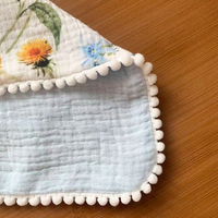 Couverture bébé en mousseline 4 épaisseurs réversible, imprimé floral bleu, bordure pompons, douce et respirante, pour poussette et berceau