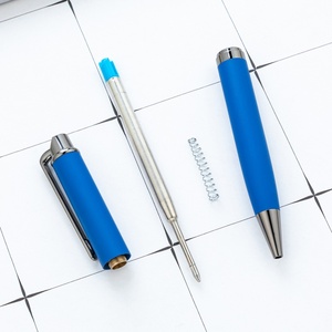 Stylo bille rotatif créatif 1,0 mm multicolore à colle en spray, idéal pour la publicité hôtelière et les cadeaux d'affaires (vente en gros) - Product Image 4