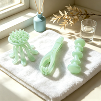 Kit de massage Gua Sha et acupression 3-en-1 : Rouleau de massage pour doigts, masseur de cuir chevelu et outil de réflexologie plantaire pour le soulagement quotidien du stress et des soins de la peau