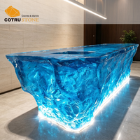 Comptoir de bar en pierre translucide bleue moderne de luxe Cotrustone, comptoir de réception personnalisé rétroéclairé par LED pour hôtel, restaurant, cuisine