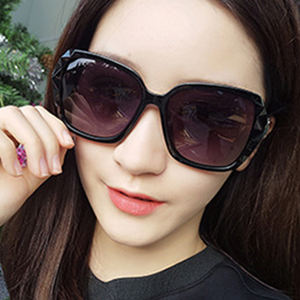 <span class=keywords><strong>Occhiali</strong></span> da <span class=keywords><strong>sole</strong></span> da donna di alta qualità <span class=keywords><strong>occhiali</strong></span> da <span class=keywords><strong>sole</strong></span> polarizzati con Design del tempio di nuova moda per donna - Product Image 3