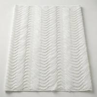 Tissu léger 100 % polyester à texture ondulée blanche, broderie perlée au crochet, tulle superposé plissé, broderie de perles en chaîne