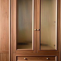 Armoire intégrée classique moderne, du sol au plafond, texture bois, avec portes vitrées et tiroirs multi-niveaux