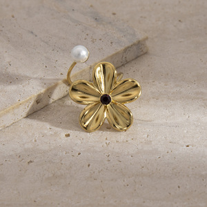 European American Style Hammered Heart And Flower <b>Ring</b> Women Stainless Steel 18K Gold Plated Open Top Unique Textured Design - Product Image 4