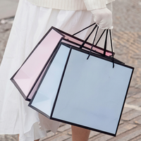 Bolsa de Compras de Estilo Geométrico Lineal Sofisticado, Impresión de Logotipo Personalizada, Empaque Personalizado para Tiendas de Diseñadores Contemporáneos