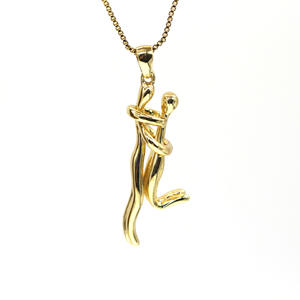 Kalung liontin pelukan pasangan desain baru liontin baja tahan karat berlapis emas 18K untuk hadiah jimat Pria Wanita - Product Image 3