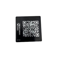 Etiqueta de Código QR de Aluminio Grabada Personalizada, Acabado Brillante en Negro, Placa de Identificación Metálica con Número de Serie para Señales Públicas