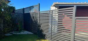 Panneaux de clôture modernes à lattes horizontales, en aluminium et acier, pour jardin, écran de séparation métallique personnalisé avec revêtement en poudre - Product Image 5