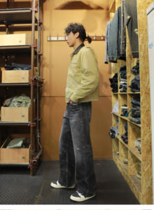 سروال جينز رجالي كلاسيكي عالي الجودة من Lotfeel بنطلون من العلامة الخاصة فضفاض مناسب لليابانيين جينز مغسول مدمر - Product Image 5