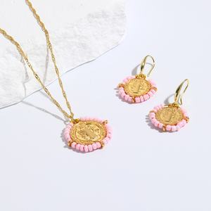 Joyería para Mujer San Benito: Abalorios de Cobre Hechos a Mano, Bañados en Plata, Coloridos, Geométricos y Circulares con Diseño de Madonna - Product Image 3