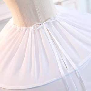 <span class=keywords><strong>Jupon</strong></span> <span class=keywords><strong>de</strong></span> <span class=keywords><strong>mariée</strong></span> surdimensionné à 6 cerceaux en nylon teint, design à volants, <span class=keywords><strong>grande</strong></span> boule, <span class=keywords><strong>taille</strong></span> standard - Product Image 5