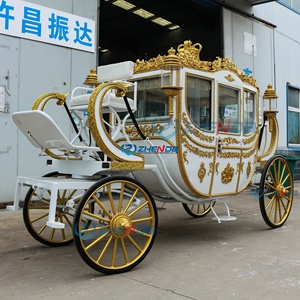 Calèche royale électrique noire dorée avec ornements dorés, fenêtres fermées, chariot de tourisme vintage pour visites de châteaux - Product Image 4
