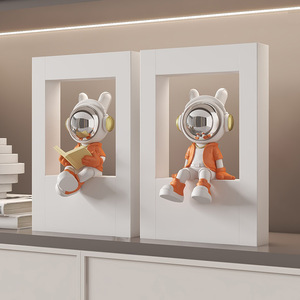 Nuovo Prodotto 2026: Ornamento da Scrivania Astronauta che Legge un Libro - Statua in Resina Dipinta a Mano Design Angelo dell'Amore per Mobile TV e Cantinetta - Product Image 3