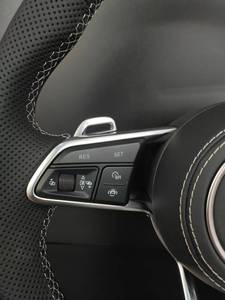 Volante de Cuero Perforado Personalizado con Base Plana y Botones Multifunción Compatible con Volkswagen Golf MK7 R <span class=keywords><strong>GTI</strong></span> Passat B8 Jetta CC - Product Image 2