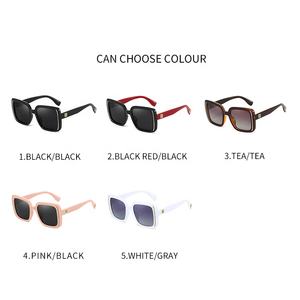 Lunettes de soleil polarisées JUNCTURE pour femmes, monture carrée de grande taille, lunettes de soleil rétro tendance, lunettes de soleil de haute qualité pour femmes - Product Image 3