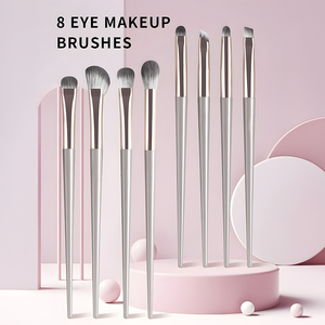 Ensemble de 8 pinceaux de maquillage pour les yeux en fibres synthétiques de qualité supérieure - Manche <span class=keywords><strong>argenté</strong></span>, application précise pour les fards à paupières, les sourcils et l'<span class=keywords><strong>eye</strong></span>-<span class=keywords><strong>liner</strong></span> - Product Image 1