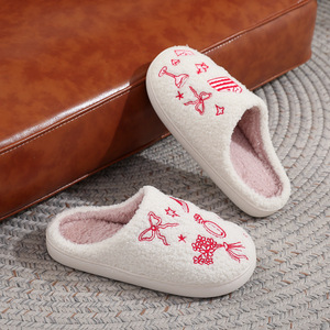 Pantofole da Casa in Peluche Ricamate per Donna, Stile Comodo da Interno con Motivi a Fiocco e Torta, Scarpe Calde per Autunno e Inverno - Product Image 2