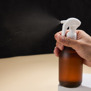 Botella de Spray de Plástico Transparente Ámbar Esmerilado de 300 ml para Fragancias, Botella para Solución <span class=keywords><strong>Insecticida</strong></span> Boston, Pulverizador de Líquido con Gatillo de 300 ml - Product Image 3