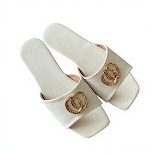 Sandales plates de luxe en cuir véritable matelassées pour femmes, mules à bout ouvert/carré, pour l'été, le quotidien, l'extérieur et la marche décontractée - Product Image 1