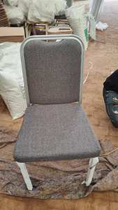 เก้าอี้ทานอาหารโรงแรมแบบซ้อนได้ สีแดง ทำจากเหล็ก ใช้สำหรับงานแต่งงานและงานเลี้ยง - Product Image 3