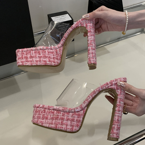 Sandales compensées à talons hauts pour femmes 2025 avec motif quadrillé et bande transparente antidérapante - Product Image 4