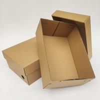 Boîtes d'expédition postales en papier biodégradable à faible MOQ, ondulées, recyclables, avec logo en relief, pour emballage cadeau, chaussures et vêtements