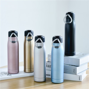 Bouteille d'eau isotherme Knight de 450 ml et 550 ml avec corde de transport, thermos portable en acier inoxydable 304, bouteille avec logo personnalisé - Product Image 2