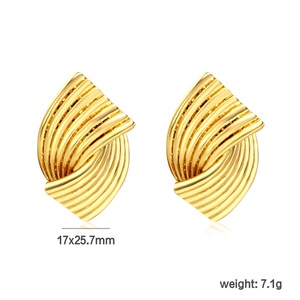 Boucles d'oreilles clous en acier inoxydable plaqué or 18 carats PVD, hypoallergéniques, motif papillon et fleur, pour femmes, vente en gros de bijoux personnalisés - Product Image 2