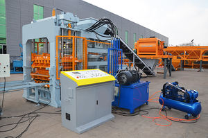 Hydraulisch angetriebene <span class=keywords><strong>QT8</strong></span>-<span class=keywords><strong>15</strong></span> automatische Betonblock herstellungs maschine neuer Zustand weit verbreitete Ziegel produktions linie - Product Image 5