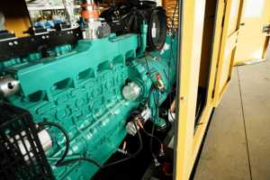 312.5KVA 250KW 저소음형 380V 삼상 천연가스 LPG 수냉식 발전기 세트 트레일러 전기 시동 AC 단상 - Product Image 5