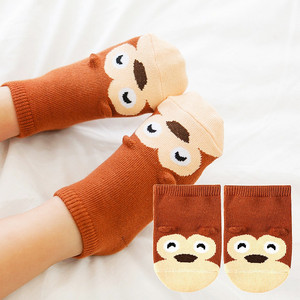 Chaussettes pour bébés en gros, chaussettes courtes en coton pour tout-petits, chaussettes à motifs d'animaux de dessin animé - Product Image 1