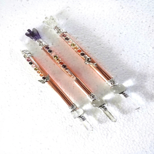 Baguettes de guérison en agate naturelle des sept chakras, sculptées à la main, style ange, tibétaines, 4,5-6 pouces, artisanat en pierres précieuses, vente en gros - Product Image 1
